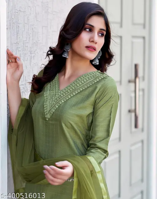Women Aaliacut kurta, Pant and Dupatta set